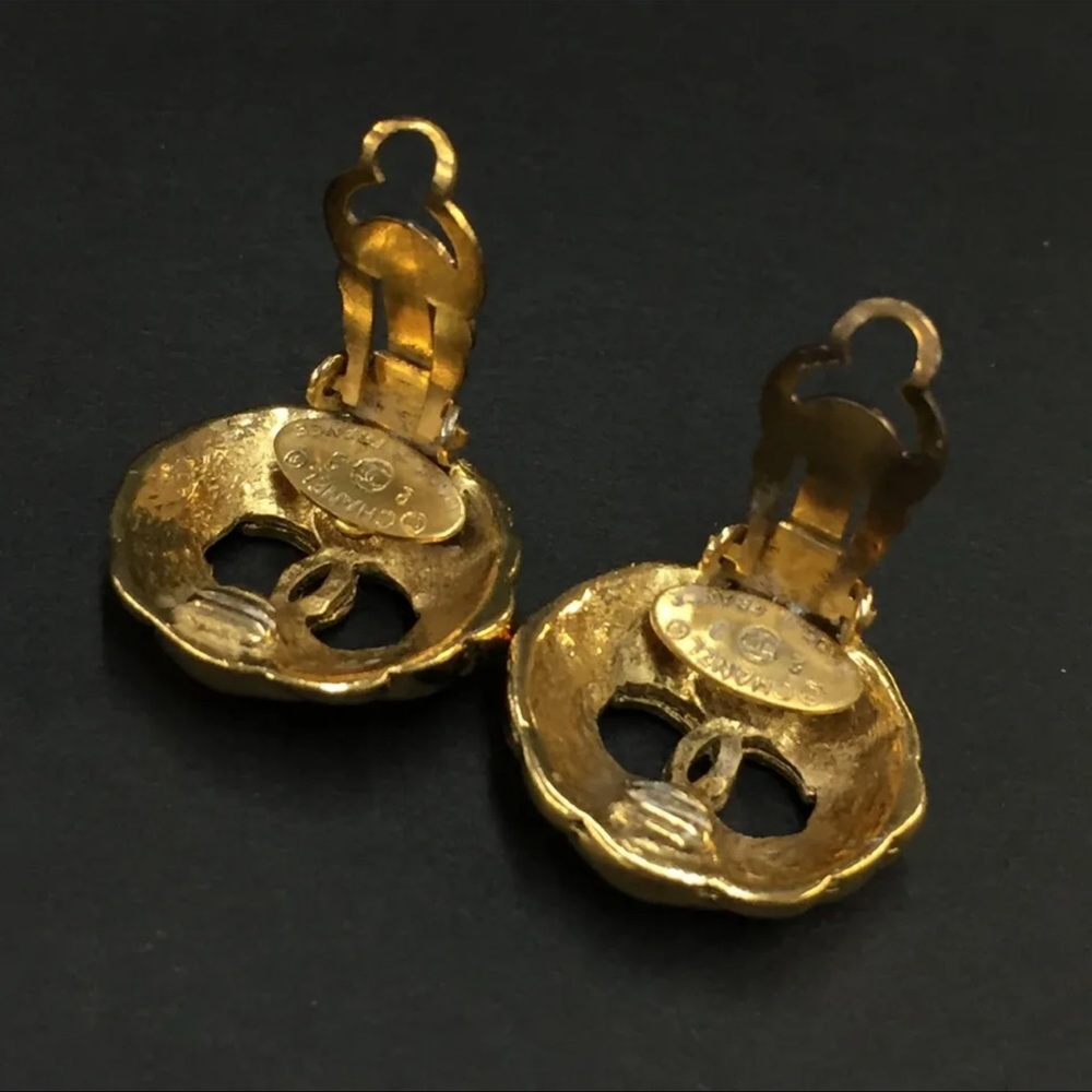 AUTH Vintage CHANEL Gold Clip Earrings - Picture 7 of 7